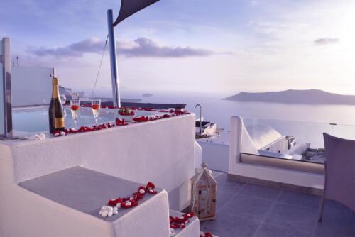 vitsentzos-suites-imerovigli-santorini-deluxe-1