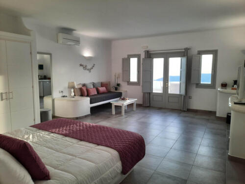 vitsentzos-suites-imerovigli-santorini-deluxe-11
