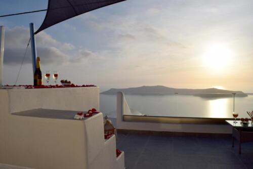 vitsentzos-suites-imerovigli-santorini-deluxe-2