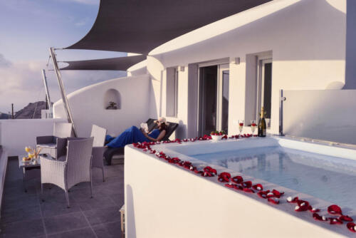 vitsentzos-suites-imerovigli-santorini-deluxe-3
