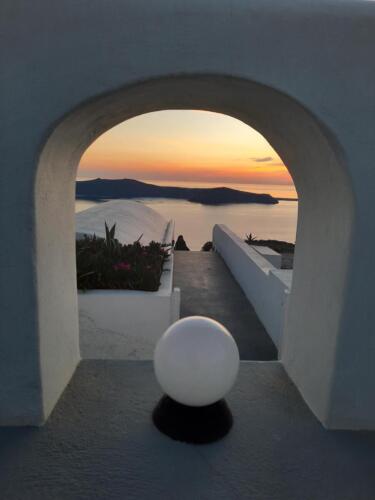 vitsentzos-suites-imerovigli-santorini-deluxe-8