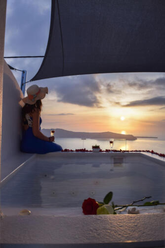 vitsentzos-suites-imerovigli-santorini-honeymoon-1