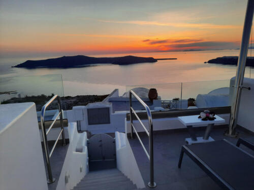 vitsentzos-suites-imerovigli-santorini-honeymoon-12