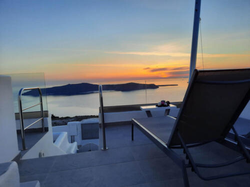 vitsentzos-suites-imerovigli-santorini-honeymoon-13