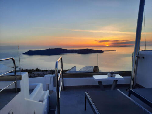 vitsentzos-suites-imerovigli-santorini-honeymoon-14