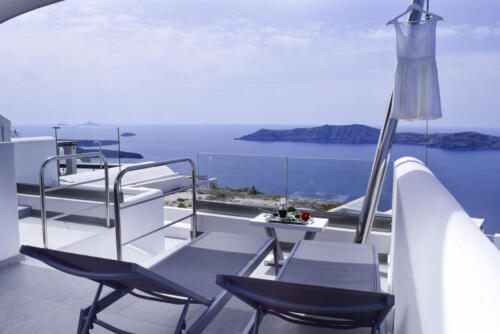 vitsentzos-suites-imerovigli-santorini-honeymoon-5